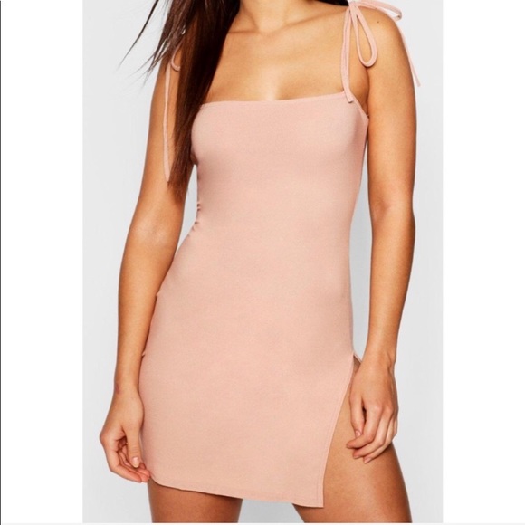 Boohoo Dresses & Skirts - Boohoo Slashed Thigh Mini Dress!